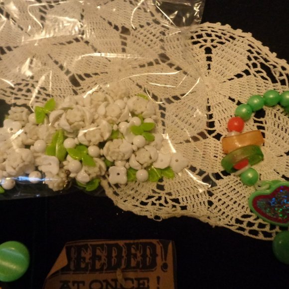 BRAT SUMMER RETRO BEADS BUTTONS JEWELRY DOILYS ADDS BABY ITEM LOT - Picture 2 of 6